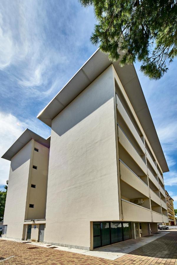 Residence Columbia Бибионе Екстериор снимка