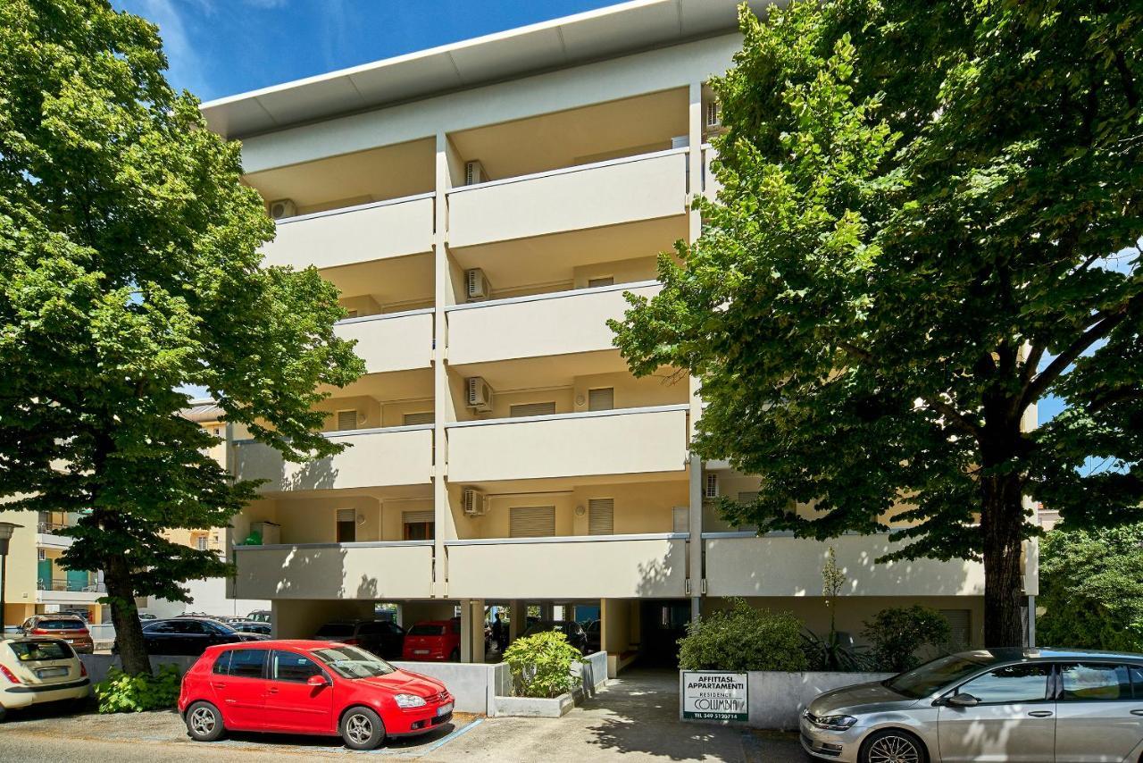 Residence Columbia Бибионе Екстериор снимка