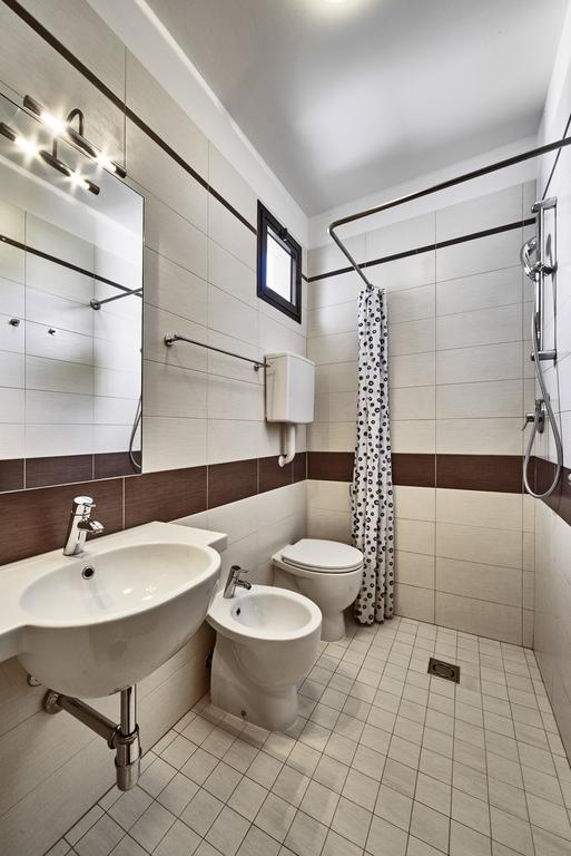 Residence Columbia Бибионе Екстериор снимка