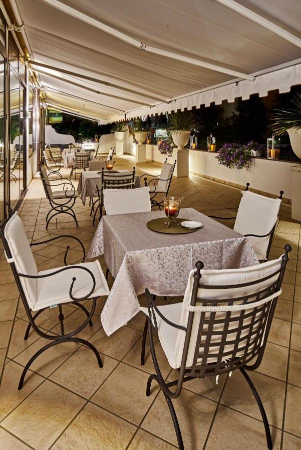 Residence Columbia Бибионе Екстериор снимка